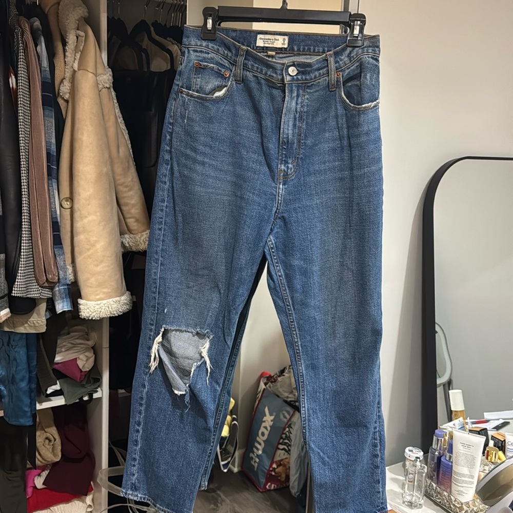 Abercombie & Fitch the ankle straight ultra high rise rip in knee